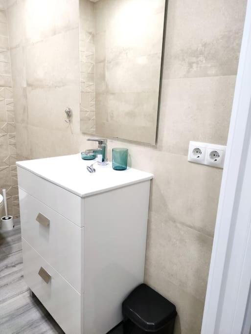 Acogedor Familiar En Area Residencial * Madri